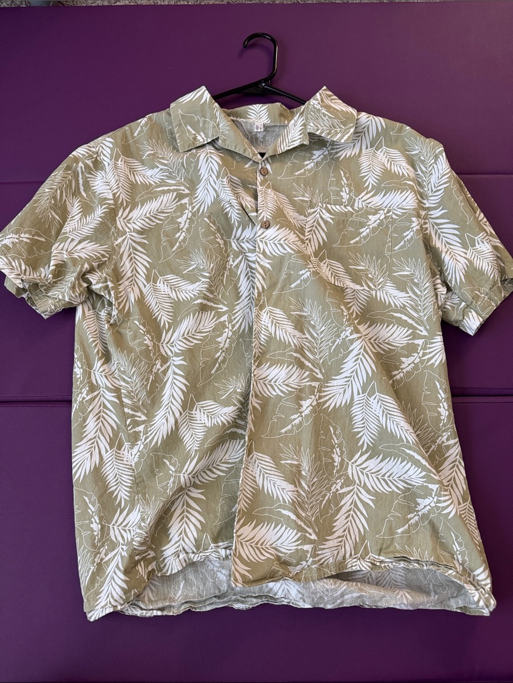 Men's Casual Short-Sleeve Button-Down Shirt - Olive with White Leaf Print